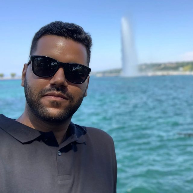 Jonatas Silva em Genebra, Suíça, com o Jet d'Eau ao fundo